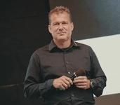 Portraitbild von Jürgen Swora